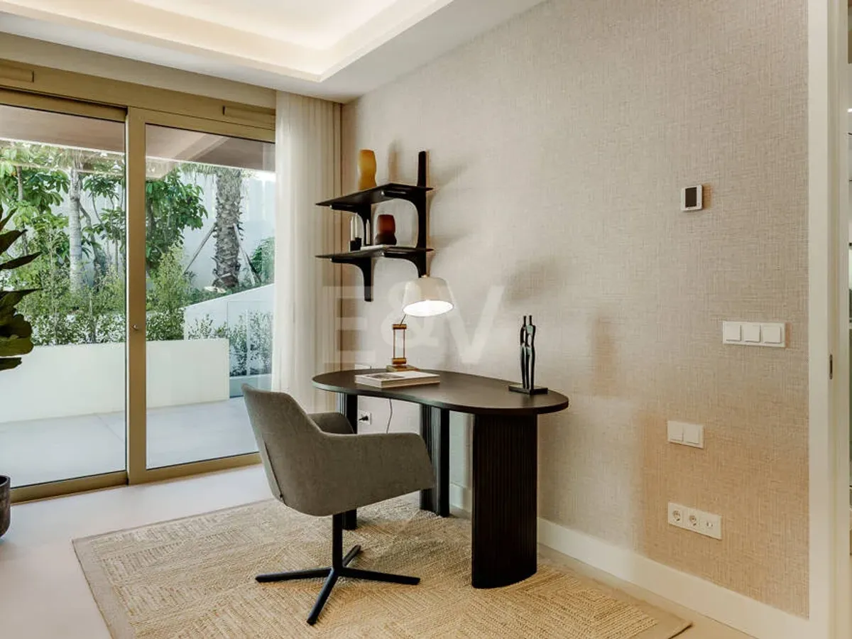 Villa-Style Triplex with Private Garden and Sea Views on Marbella’s Golden Mile