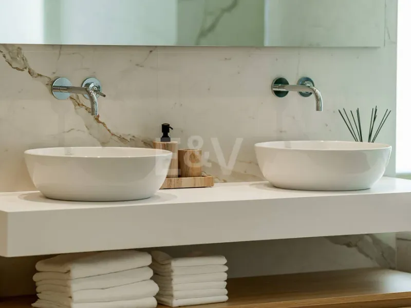 Villa-Style Triplex with Private Garden and Sea Views on Marbella’s Golden Mile