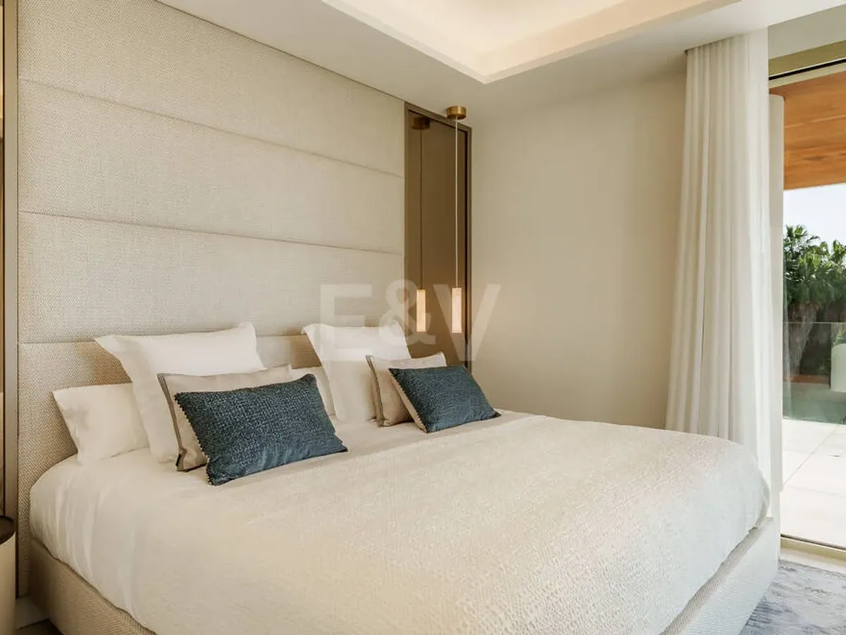 Villa-Style Triplex with Private Garden and Sea Views on Marbella’s Golden Mile