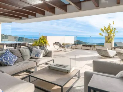 Exclusive South-Facing Penthouse in Palo Alto Marbella with Panoramic Sea Views