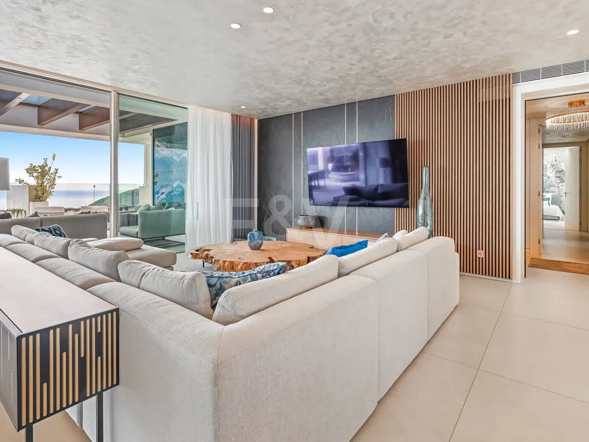 Exclusive South-Facing Penthouse in Palo Alto Marbella with Panoramic Sea Views
