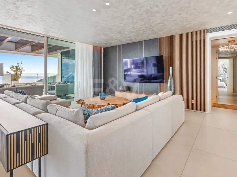 Exclusive South-Facing Penthouse in Palo Alto Marbella with Panoramic Sea Views