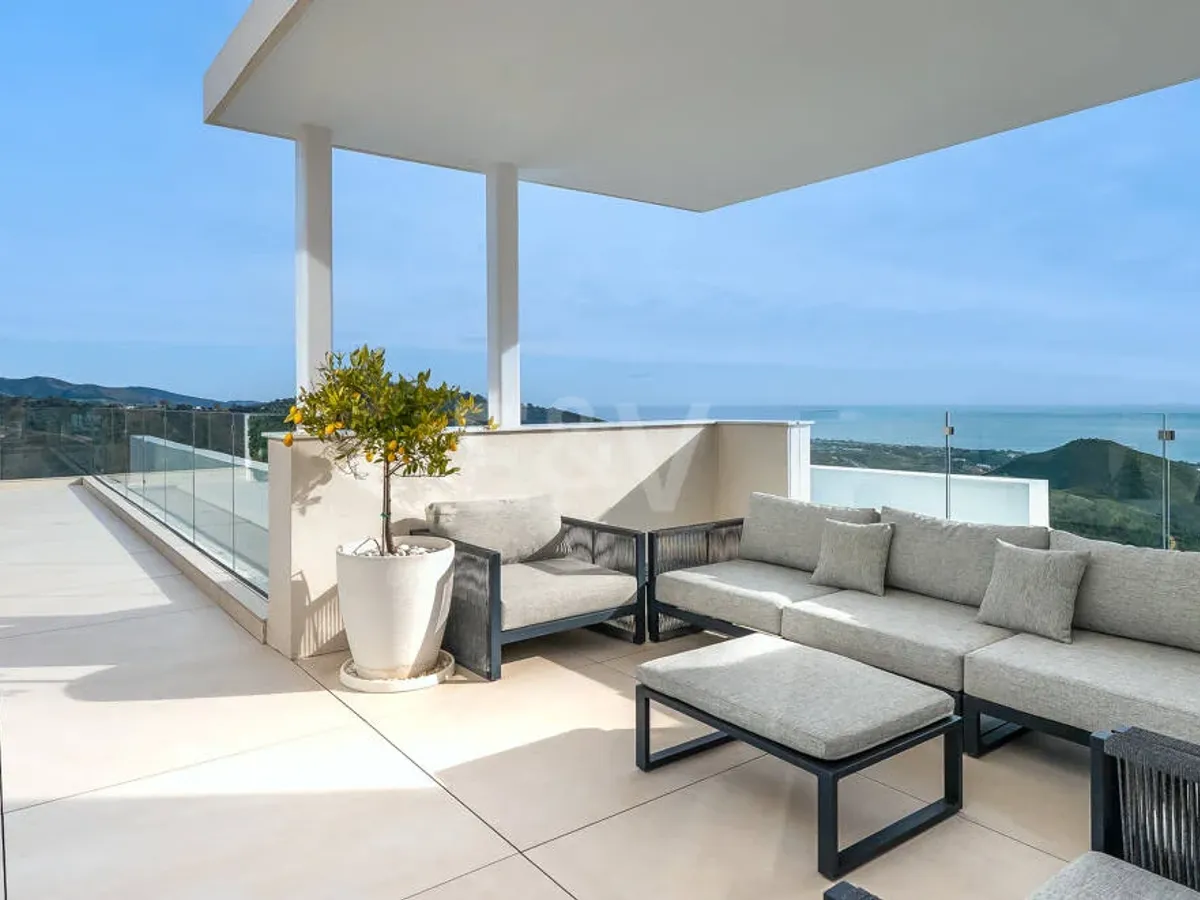 Exclusive South-Facing Penthouse in Palo Alto Marbella with Panoramic Sea Views