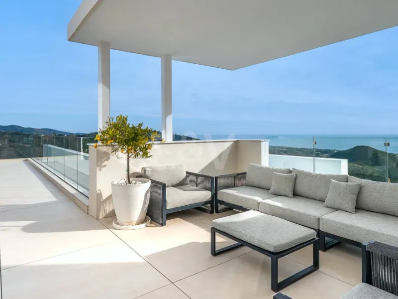 Exclusive South-Facing Penthouse in Palo Alto Marbella with Panoramic Sea Views