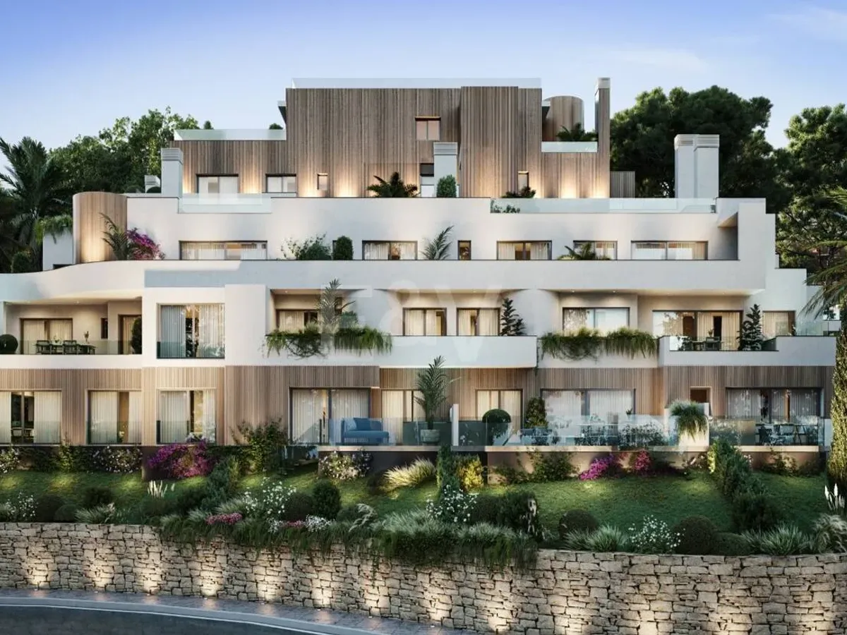 Luxury Middle-Floor Apartment with Plunge Pool and Panoramic Terrace