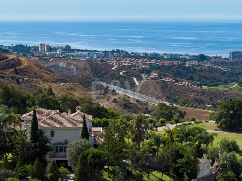 Villa with Panoramic Views in Los Altos de los Monteros