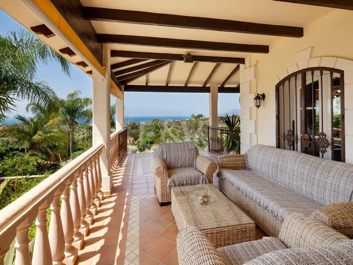 Villa with Panoramic Views in Los Altos de los Monteros