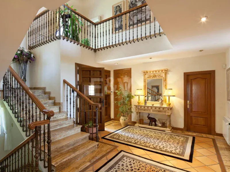 Villa with Panoramic Views in Los Altos de los Monteros