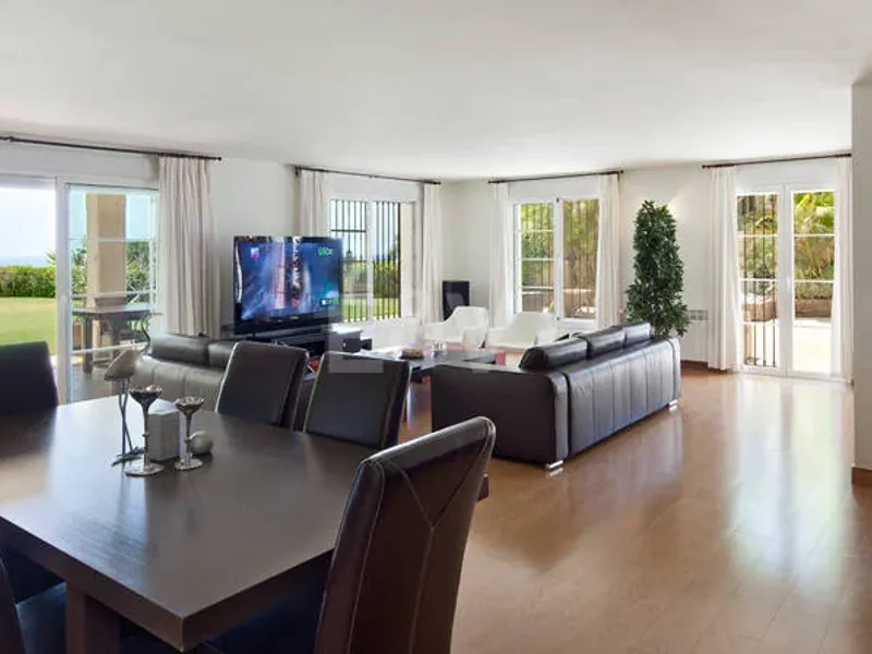 Villa with Panoramic Views in Los Altos de los Monteros