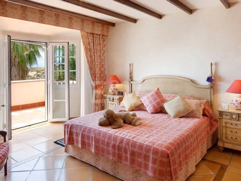 Villa with Panoramic Views in Los Altos de los Monteros