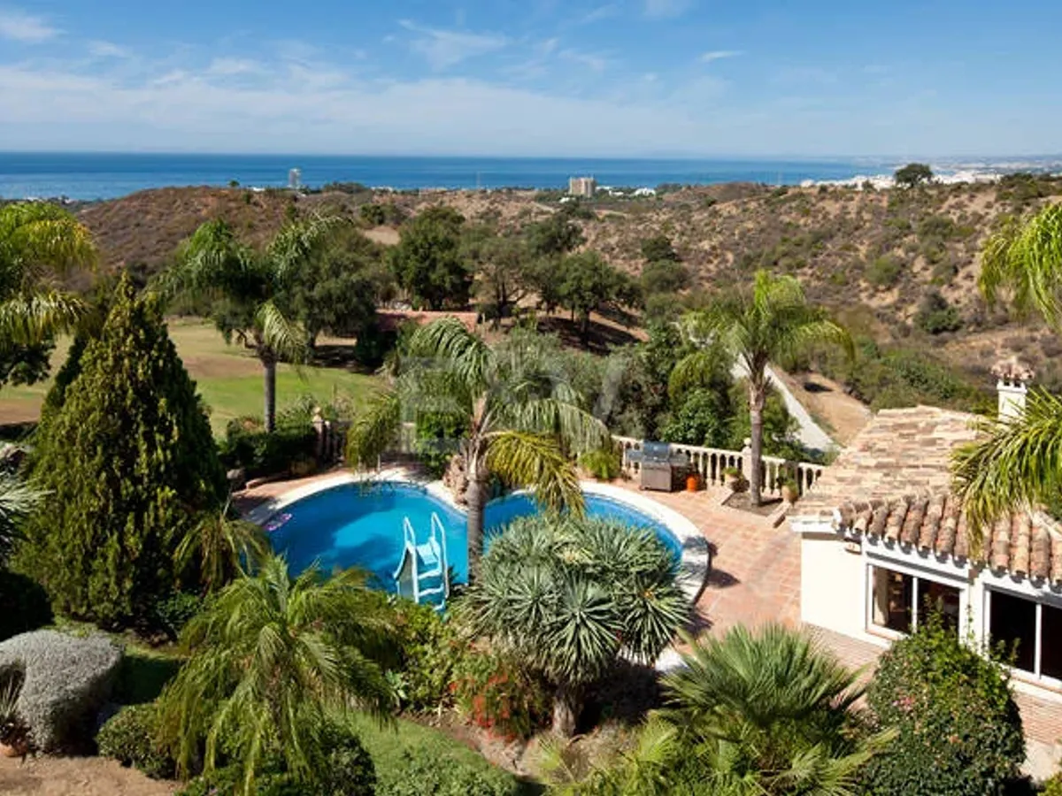 Villa with Panoramic Views in Los Altos de los Monteros