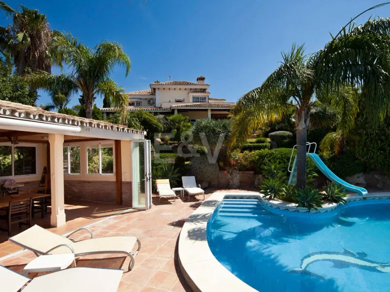 Villa with Panoramic Views in Los Altos de los Monteros