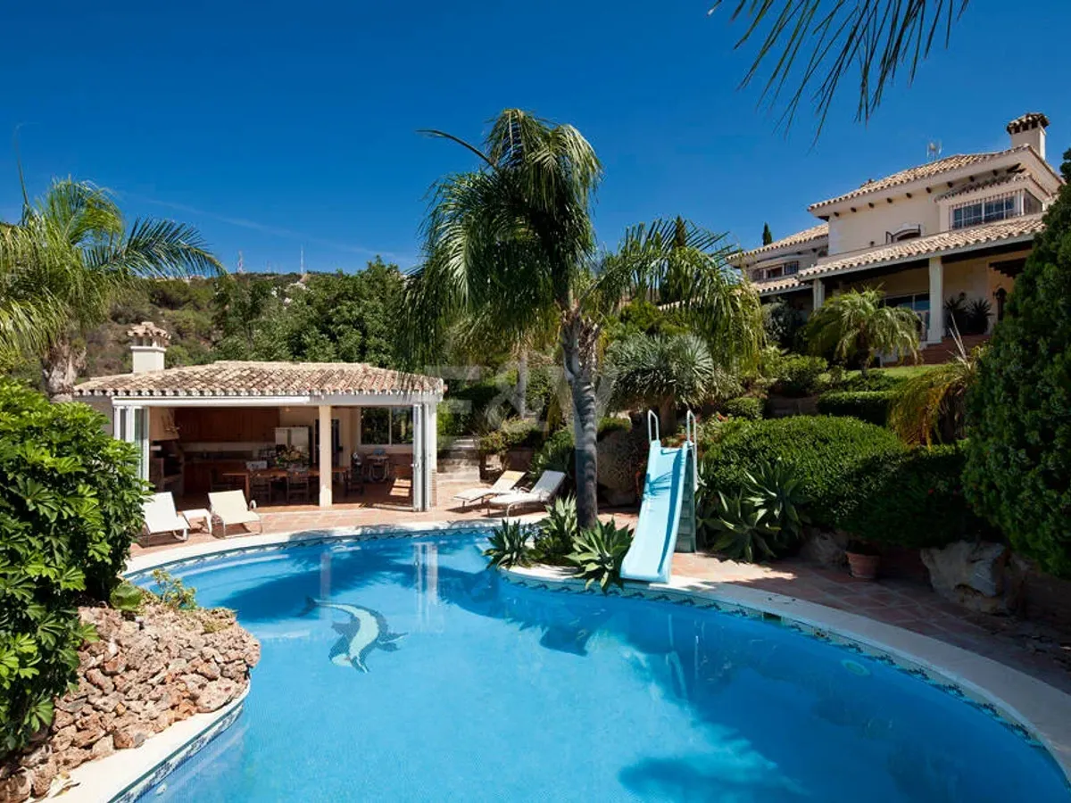 Villa with Panoramic Views in Los Altos de los Monteros