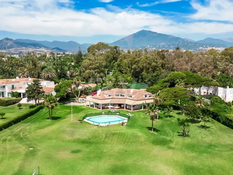 Frontline Guadalmina Beachside Beach Plot with Villa in Marbella