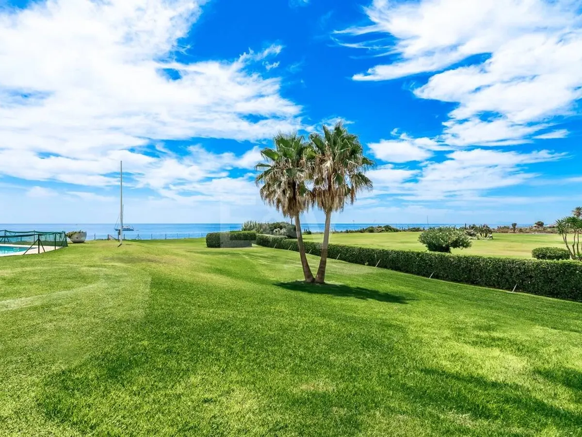 Frontline Guadalmina Beachside Beach Plot with Villa in Marbella