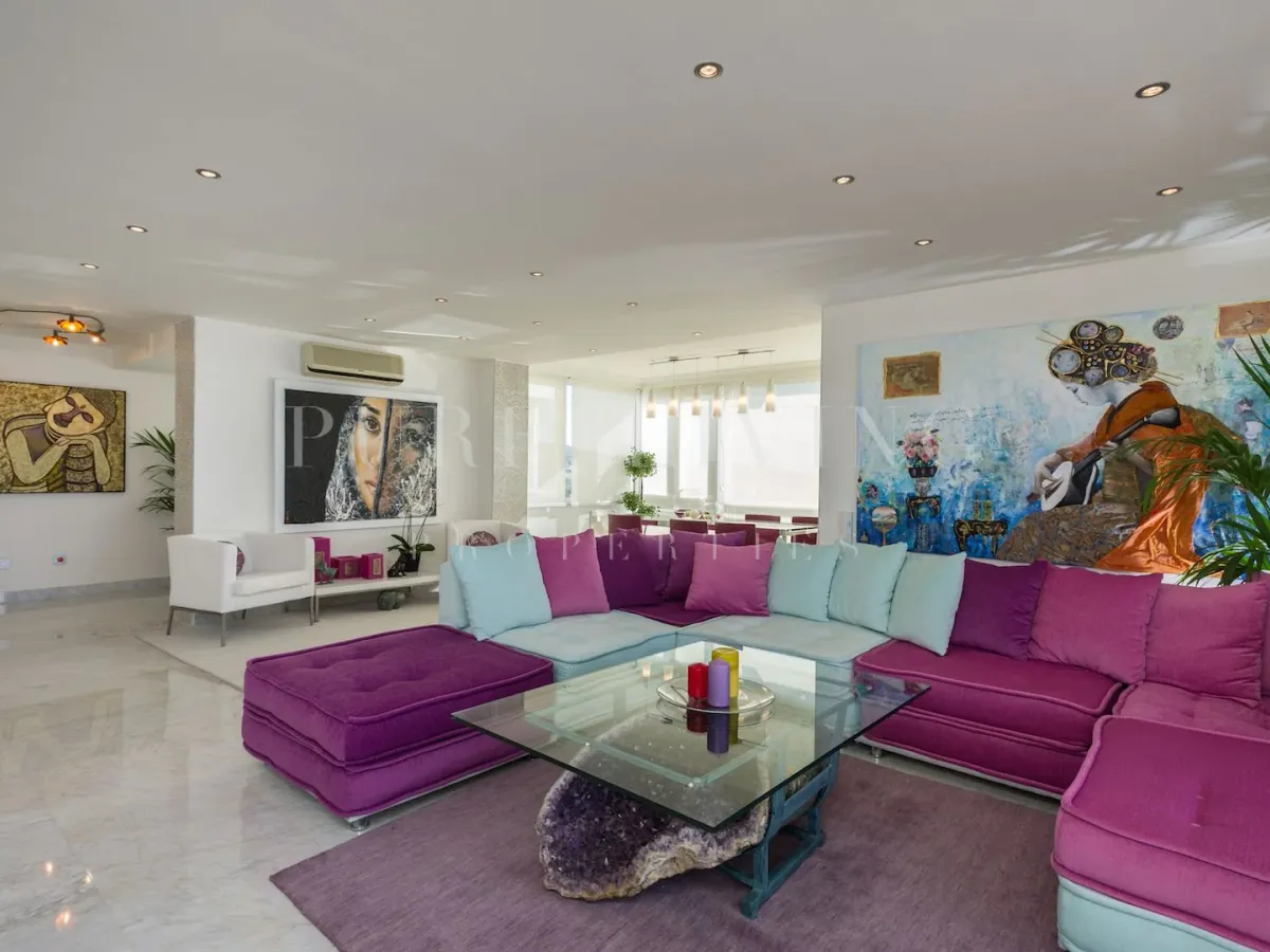 A penthouse where the sea view is the limit in Torre Real, Marbella East