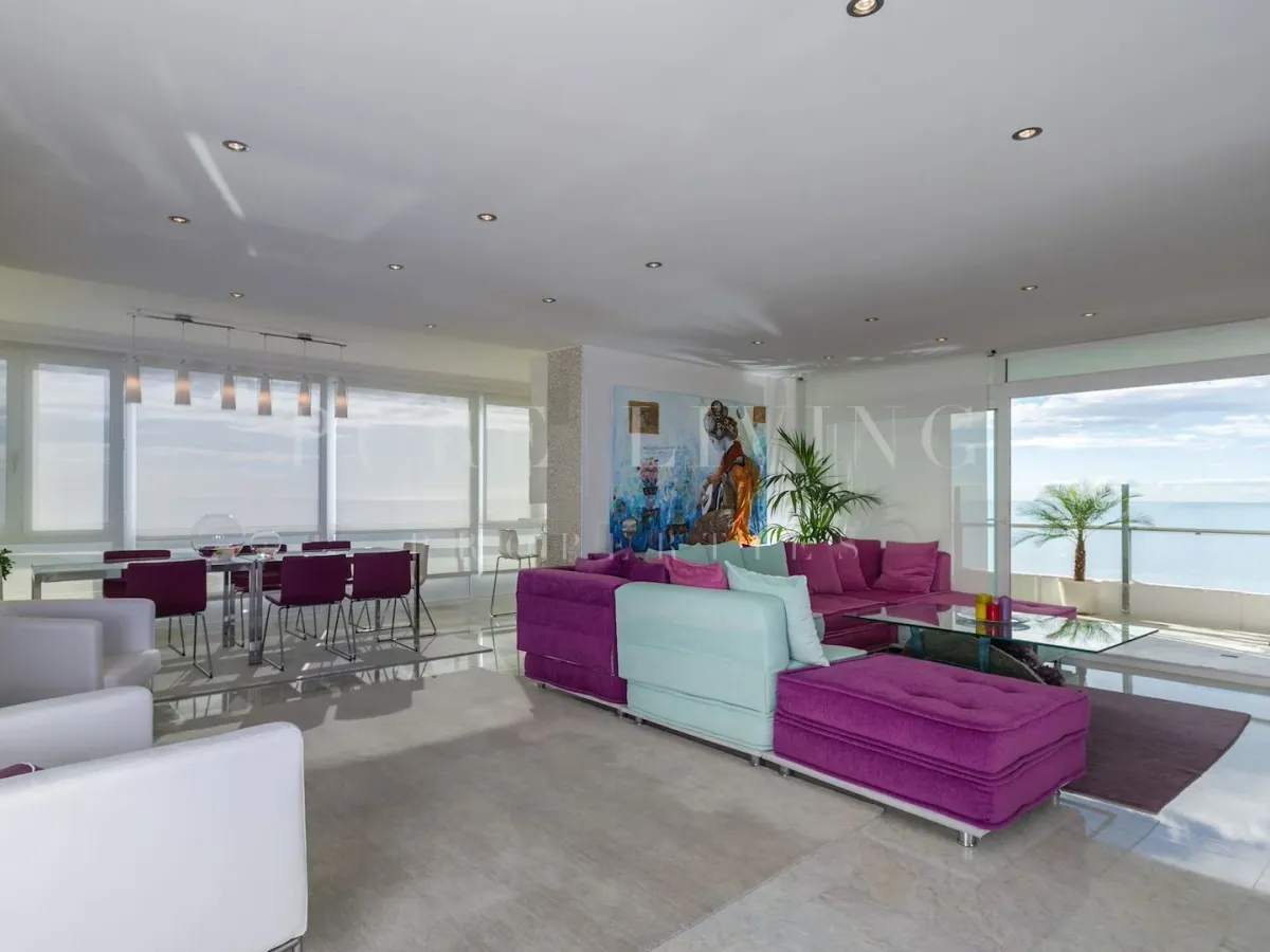 A penthouse where the sea view is the limit in Torre Real, Marbella East