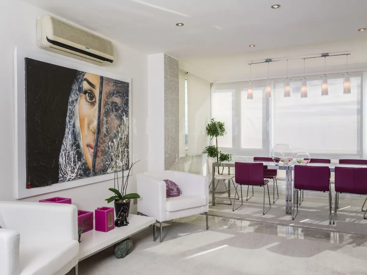 A penthouse where the sea view is the limit in Torre Real, Marbella East