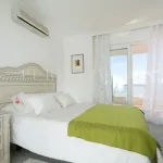 A penthouse where the sea view is the limit in Torre Real, Marbella East 13