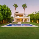 Contemporary Villa with Refined Design in Nueva Andalucía 1