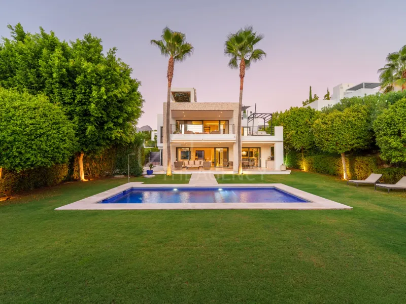 Contemporary Villa with Refined Design in Nueva Andalucía