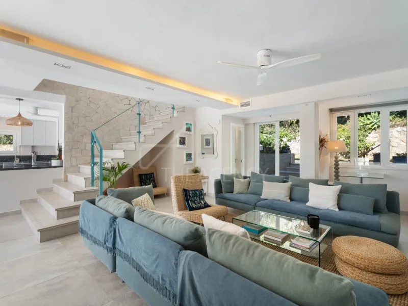 Villa Olicana - Elegant Family Villa with Outdoor Living and Prime Location -El Rosario, Marbella East