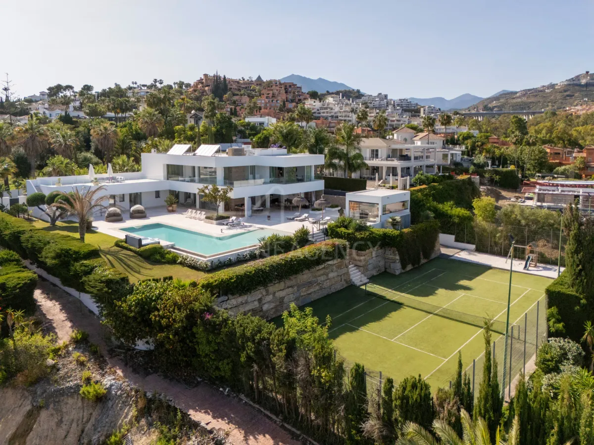 Contemporary Villa Within a Secure Gated Community - Nueva Andalucia