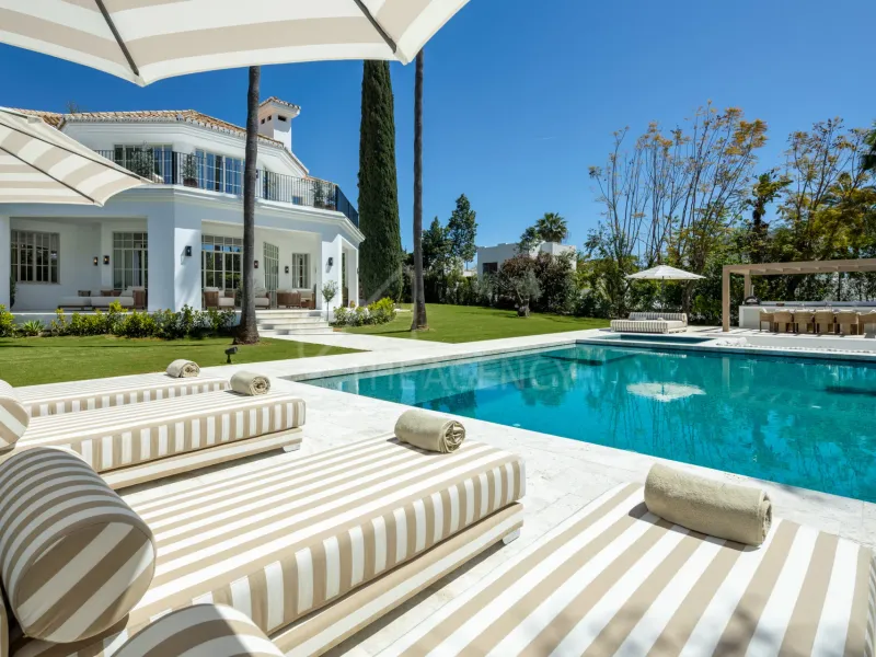 Refined Frontline Golf Villa - Nueva Andalucía, Marbella
