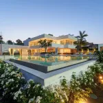 Modern Villa with Landscaped Gardens and Private Tennis Court in Marbella’s Golf Valley - Nueva Andalucia 2