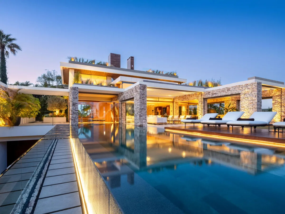 Modern Villa with Seamless Indoor–Outdoor Living - Nueva Andalucía, Marbella
