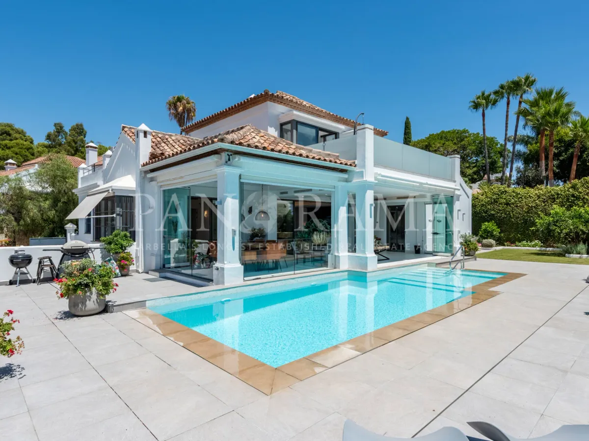 Villa Barbatona, a property with panoramic sea views in El Capricho on the Golden Mile