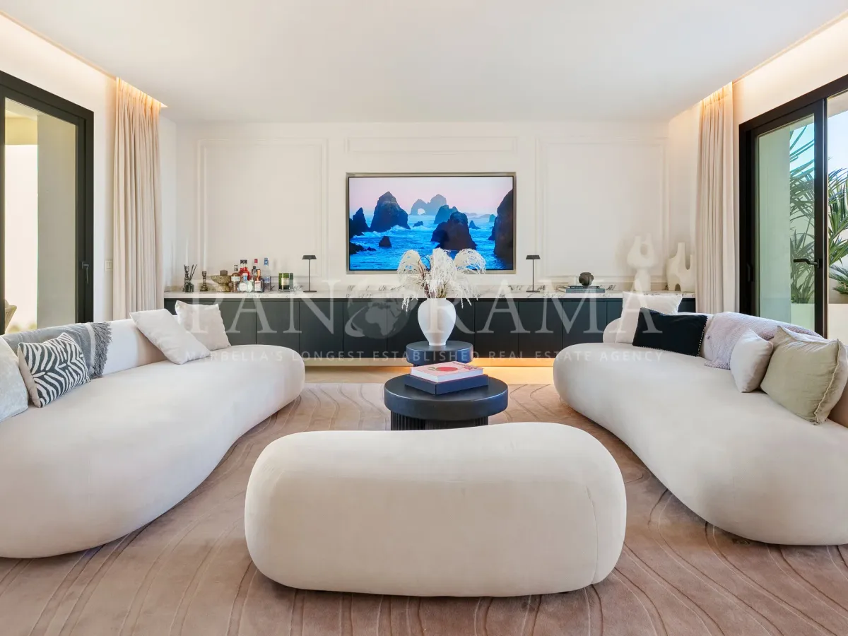 Sleek and modern duplex penthouse with impressive terrace in Nueva Andalucía