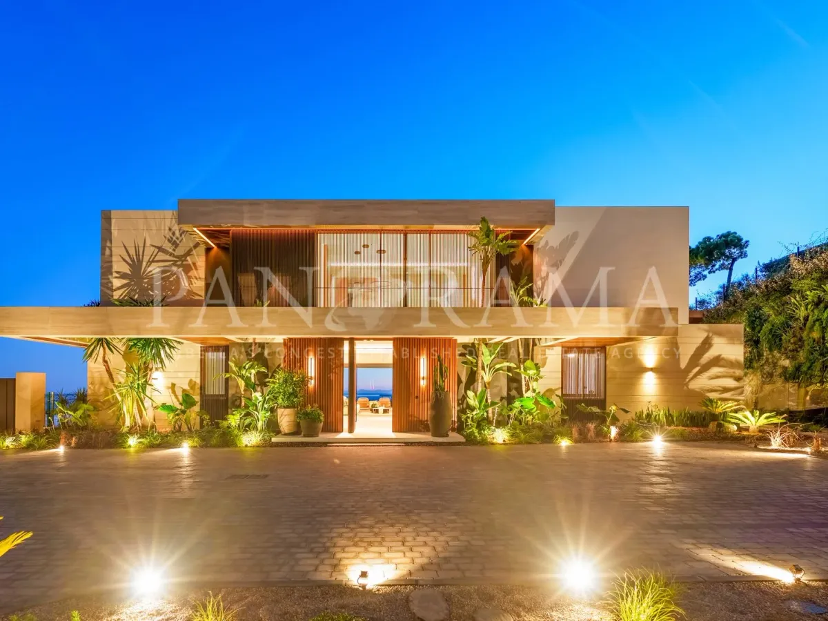 New contemporary villa with amazing panoramic views in Benahavís