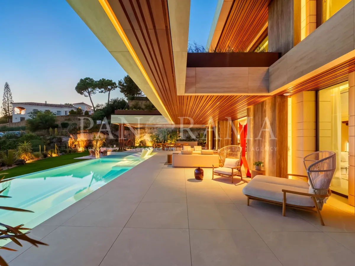 New contemporary villa with amazing panoramic views in Benahavís