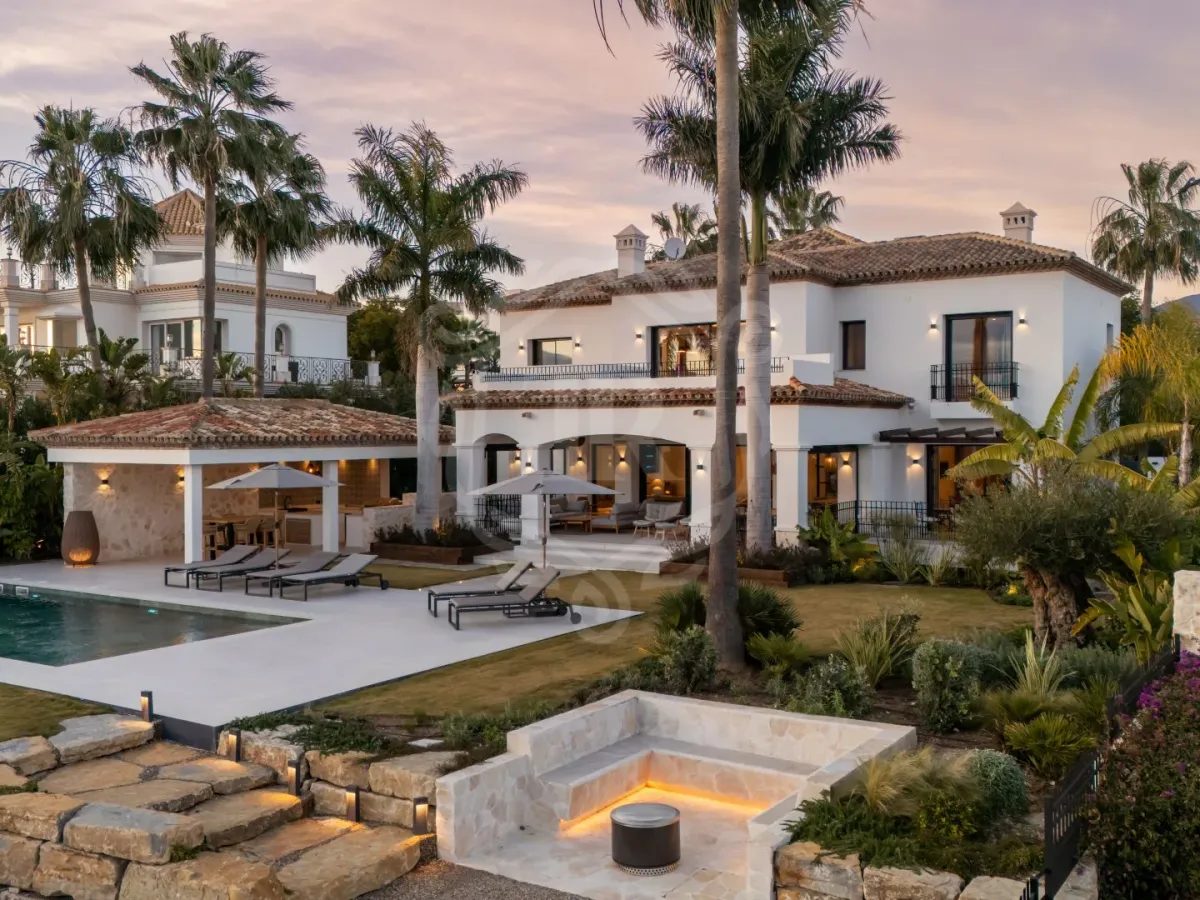 Exquisite Four-Bedroom Villa with Panoramic Views in Los Flamingos, Benahavis