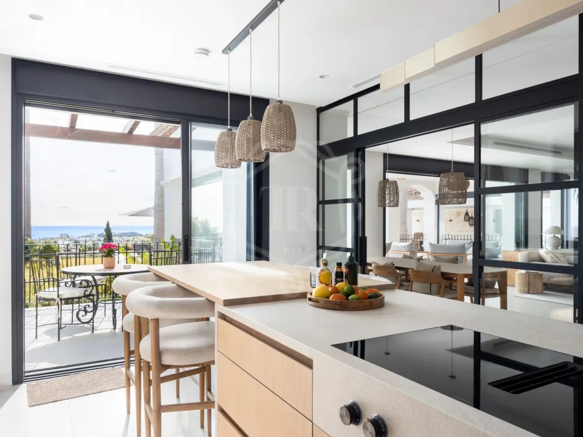 Exquisite Four-Bedroom Villa with Panoramic Views in Los Flamingos, Benahavis