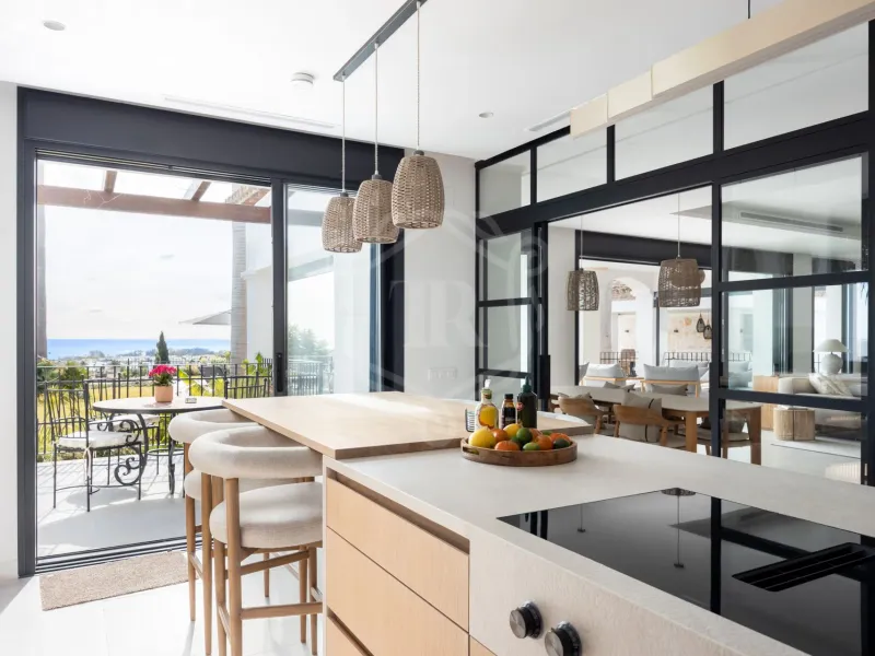 Exquisite Four-Bedroom Villa with Panoramic Views in Los Flamingos, Benahavis