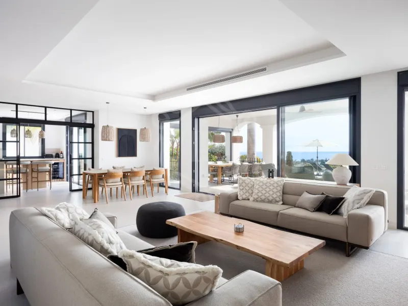 Exquisite Four-Bedroom Villa with Panoramic Views in Los Flamingos, Benahavis