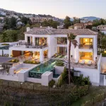 Exquisite Five-Bedroom Villa with Panoramic Views in The Hills, Benahavis 4