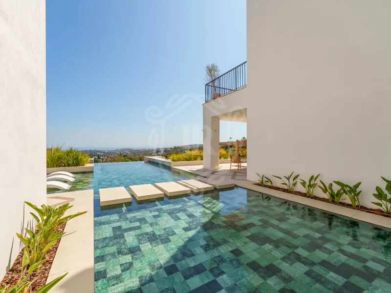 Exquisite Five-Bedroom Villa with Panoramic Views in The Hills, Benahavis