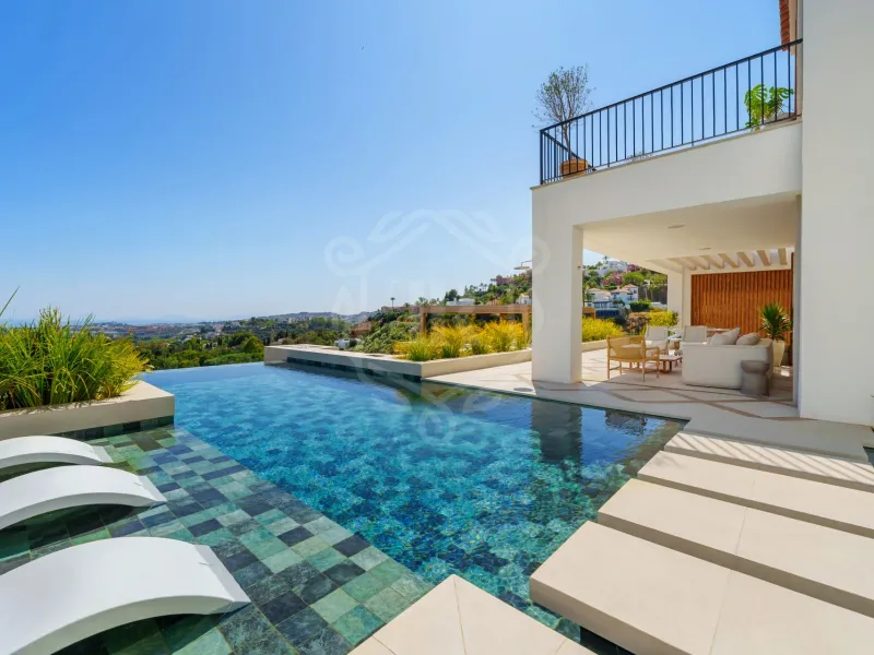Exquisite Five-Bedroom Villa with Panoramic Views in The Hills, Benahavis