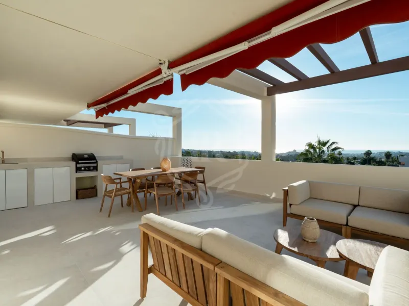 Elegant Three-Bedroom Apartment with Panoramic Views in Palacetes Los Belvederes, Nueva Andalucia