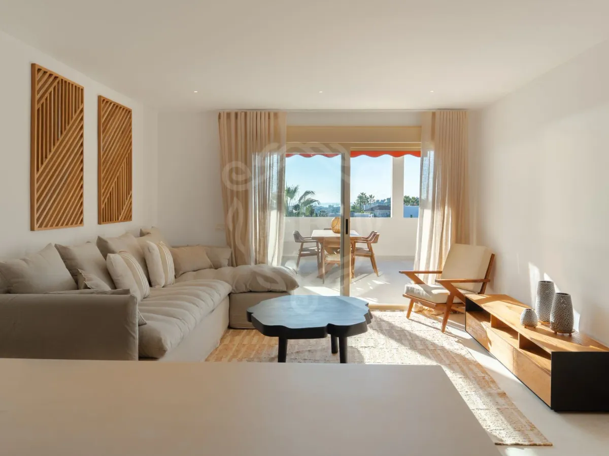 Elegant Three-Bedroom Apartment with Panoramic Views in Palacetes Los Belvederes, Nueva Andalucia
