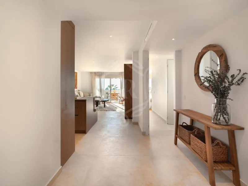 Elegant Three-Bedroom Apartment with Panoramic Views in Palacetes Los Belvederes, Nueva Andalucia