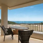 Luxurious Three-Bedroom Apartment with Panoramic Views in Samara, Marbella East 4