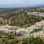 Luxurious Three-Bedroom Apartment with Panoramic Views in Samara, Marbella East 6