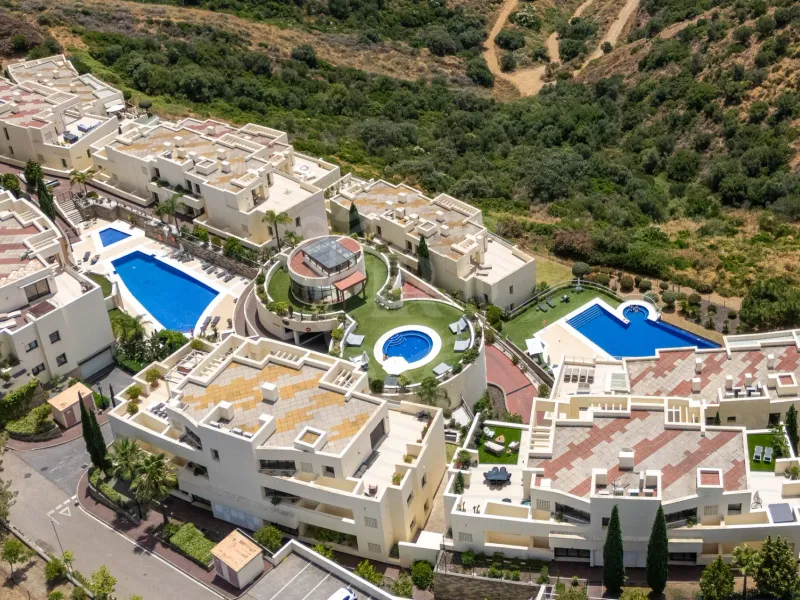 Luxurious Three-Bedroom Apartment with Panoramic Views in Samara, Marbella East