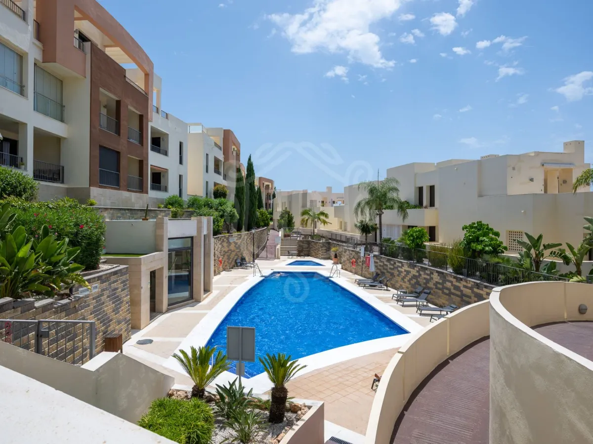 Luxurious Three-Bedroom Apartment with Panoramic Views in Samara, Marbella East