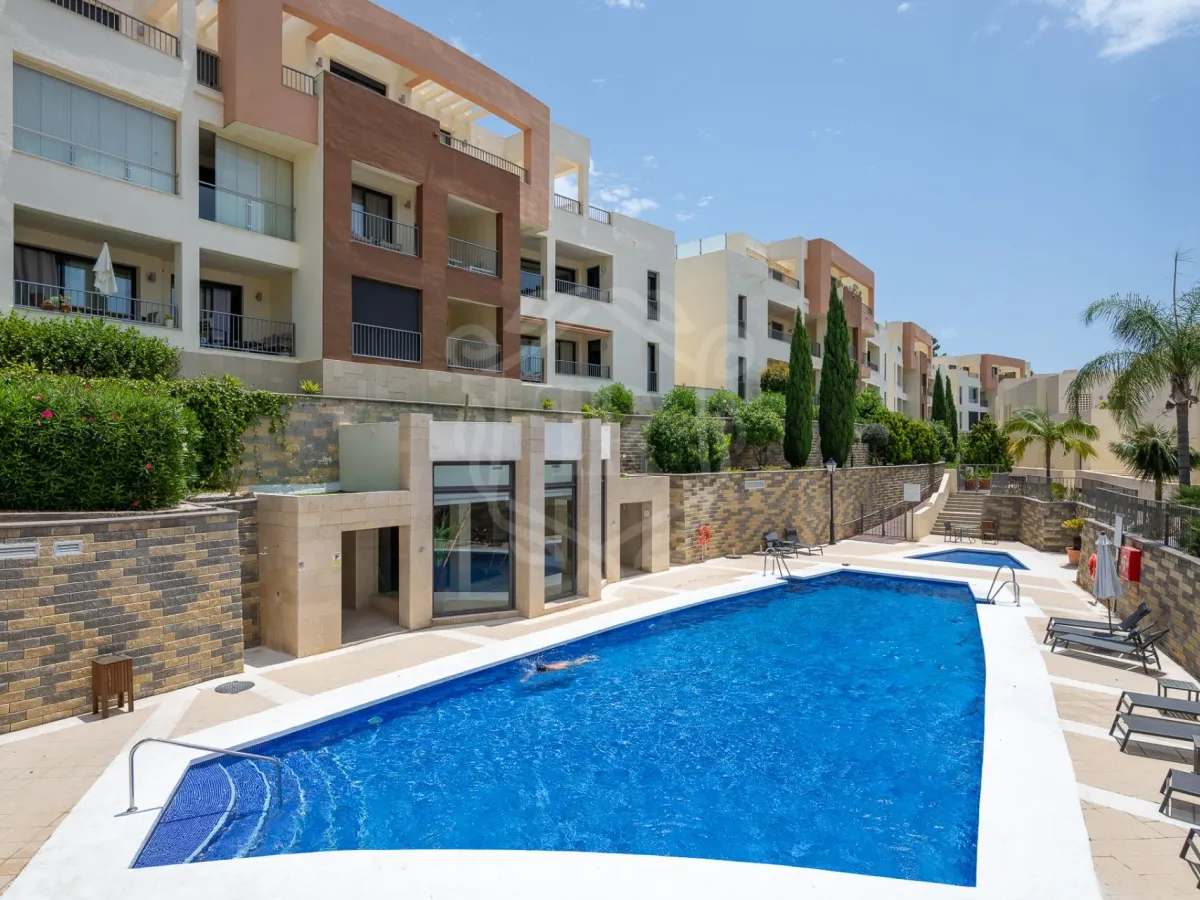 Luxurious Three-Bedroom Apartment with Panoramic Views in Samara, Marbella East