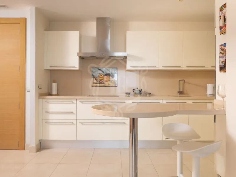 Luxurious Three-Bedroom Apartment with Panoramic Views in Samara, Marbella East